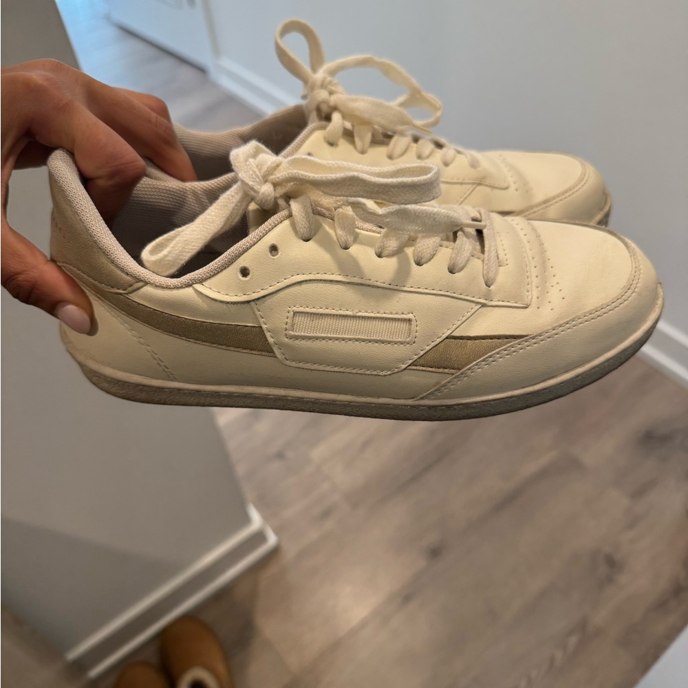 Oliver Cabell Cream Sneakers